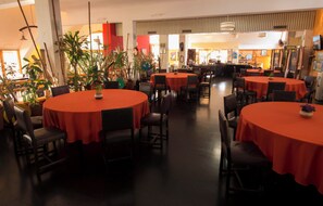 Dining - Sierras Hotel (San Luis)