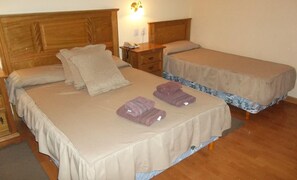 Room - Sierras Hotel (San Luis)