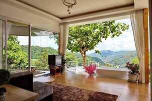 Ropa de cama hipoalergénica y escritorio 