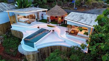 Luxury Villa, Balcony, Mountain View | Hypo-allergenic bedding, desk, laptop workspace, rollaway beds
