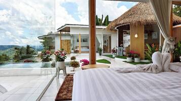 Villa de lujo, balcón, vista a la montaña | Ropa de cama hipoalergénica y escritorio