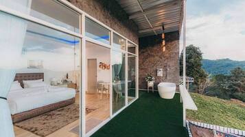 Deluxe Double Room, Balcony | Hypo-allergenic bedding, desk, laptop workspace, rollaway beds