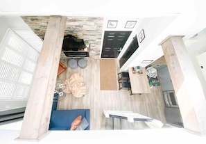 43-inch flat-screen TV with cable channels, fireplace