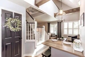 43-inch flat-screen TV with cable channels, fireplace - Rustic Loft at Blue (Blue Mountain)