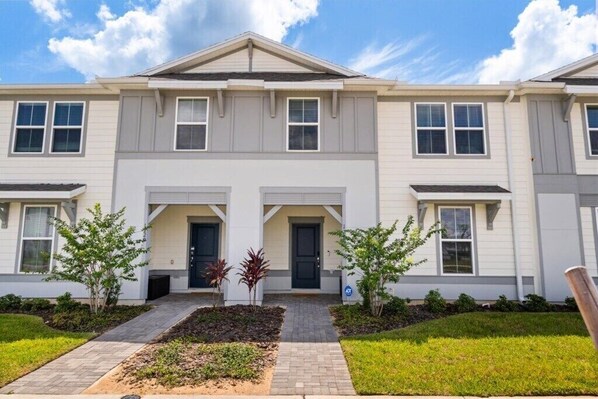 Exterior - EV_1216 - 5 Bed 4 Bath Townhome with Screened-In Private Pool, Access to Resort (Clermont)
