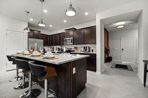 ميكروويف، فرن، غسالة أطباق، ماكينة لصنع القهوة/الشاي