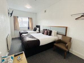 Family Triple Room | Free WiFi, bed sheets