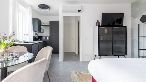 Iron/ironing board, free WiFi, bed sheets