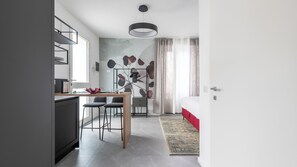 Tabla de planchar con plancha, wifi gratis, ropa de cama