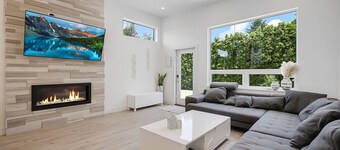 Modern Carriage House Near Westside Wine Trail