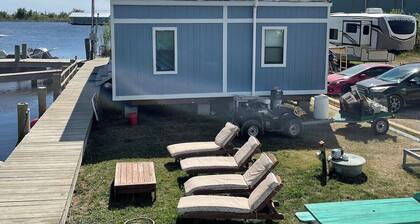 Waterfront 2BR Retreat ~7mi to French Qtr~ Parking
pelicans roost