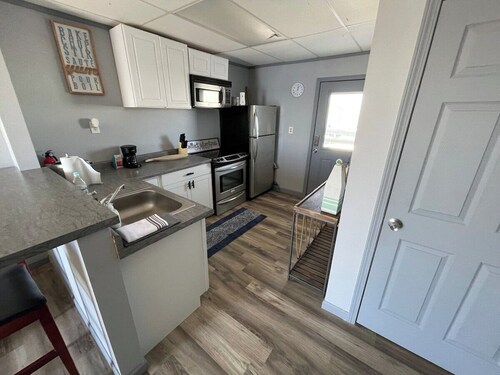 Waterfront 2BR Retreat ~7mi to French Qtr~ Parking
pelicans roost