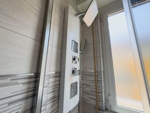Hair dryer, towels, soap, toilet paper - SIMARE Apartment (Lavagna)