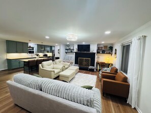 Smart TV, fireplace