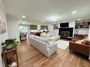 Smart TV, fireplace