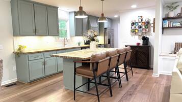 Micro-ondes, four, plaque de cuisson, lave-vaisselle