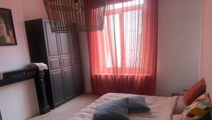 2 slaapkamers, een strijkplank/strijkijzer, wifi, beddengoed