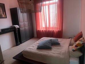 2 chambres, fer et planche à repasser, Wi-Fi, draps fournis