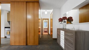 A modern kitchen with wooden cabinets, a countertop, and a sink. - Urban Stay 3A by Madeira Sun Travel (Funchal)