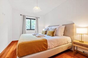 Iron/ironing board, travel crib, free WiFi, bed sheets