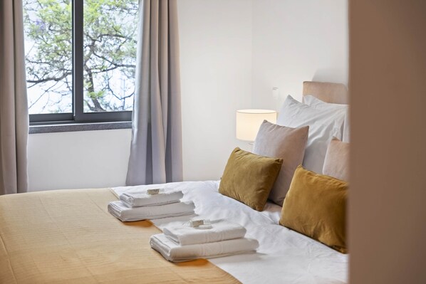 Iron/ironing board, travel crib, free WiFi, bed sheets