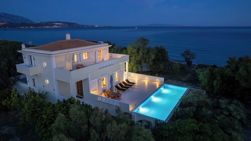 Argilea Villa, Villa