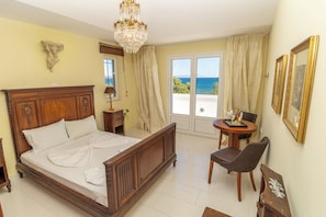 5 bedrooms, desk, iron/ironing board, free WiFi - Argilea Villa, Argilea Villa (Lixouri)