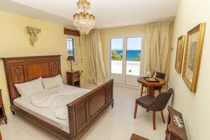 5 bedrooms, iron/ironing board, WiFi, bed sheets
