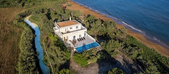 Argilea Villa Beachfront Villa with Private Pool in Kefalonia, Argilea Villa