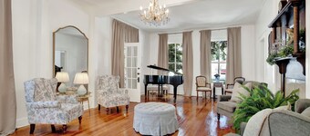 Historic McIntosh Manor