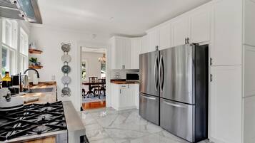 Mikroaaltouuni, uuni, liesi, astianpesukone