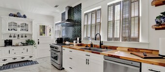 Historic McIntosh Manor