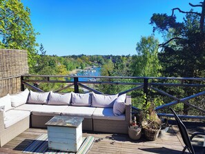 Terrace/patio - Sea-view Cottage High up in the Trees (Tyreso)