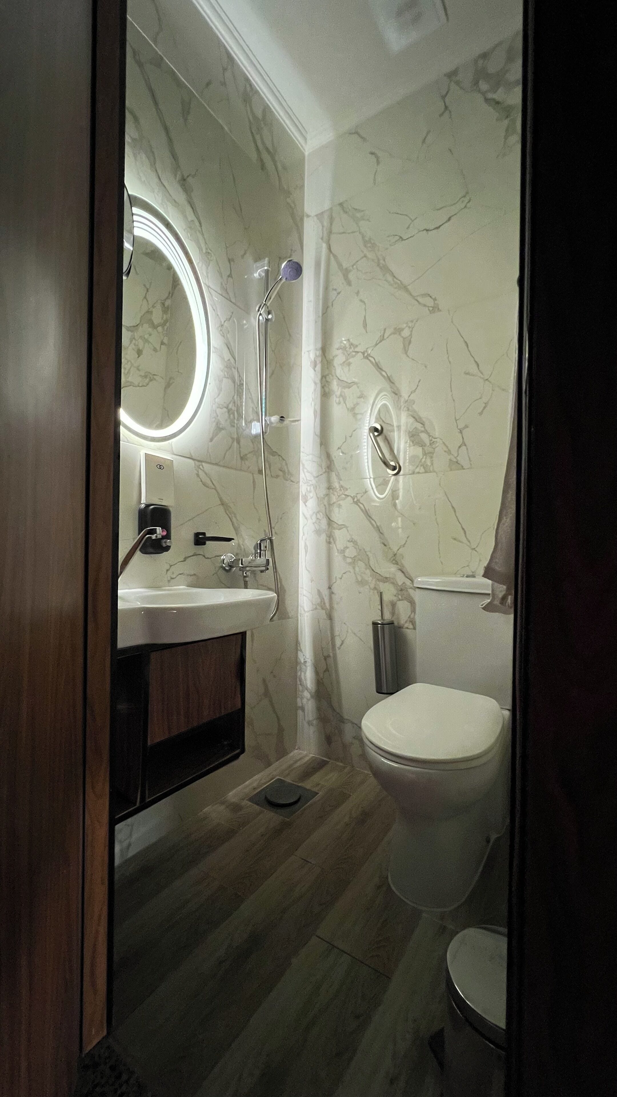 Roupas de cama premium, cofres nos quartos, individualmente decorados