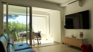 TV - Apartment with garden 200 m from the beach (Sanary-sur-Mer)