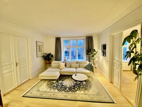 Very Central Location. Home away from home. Cosy large city center apartment
