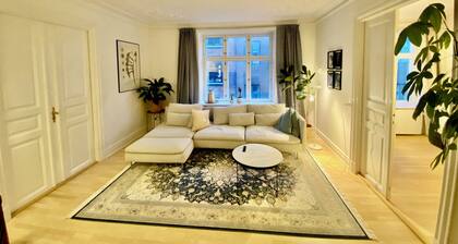 Very Central Location. Home away from home. Cosy large city center apartment