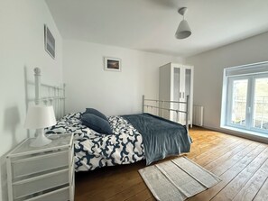 4 bedrooms, desk, travel crib, free WiFi