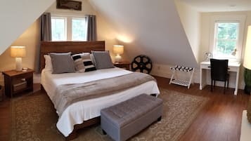Suite, 1 King Bed | Iron/ironing board, free WiFi, bed sheets