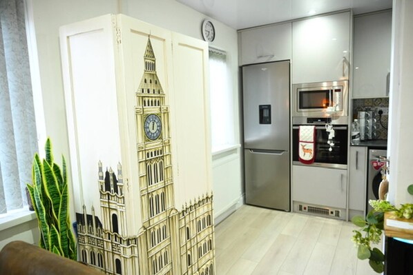 Bungalow, 4 Bedrooms, Accessible, Fireplace | Private kitchen