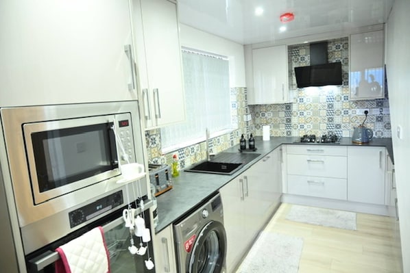 Bungalow, 4 Bedrooms, Accessible, Fireplace | Interior