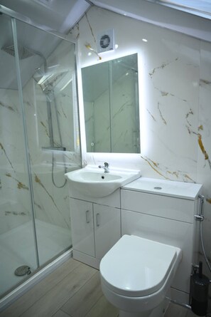 Bungalow, 4 Bedrooms, Accessible, Fireplace | Bathroom - Watermead Retreat Bungalow (Leicester)