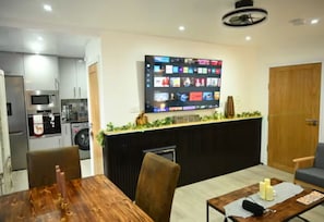 Bungalow, 4 Bedrooms, Accessible, Fireplace | Dining