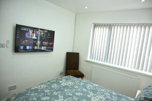 Bungalow, 4 Bedrooms, Accessible, Fireplace | Room amenity