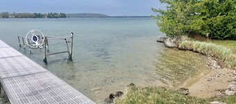 North Lake Leelanau-Beautiful sunsets. Cute 3 bedroom cottage. Dock.