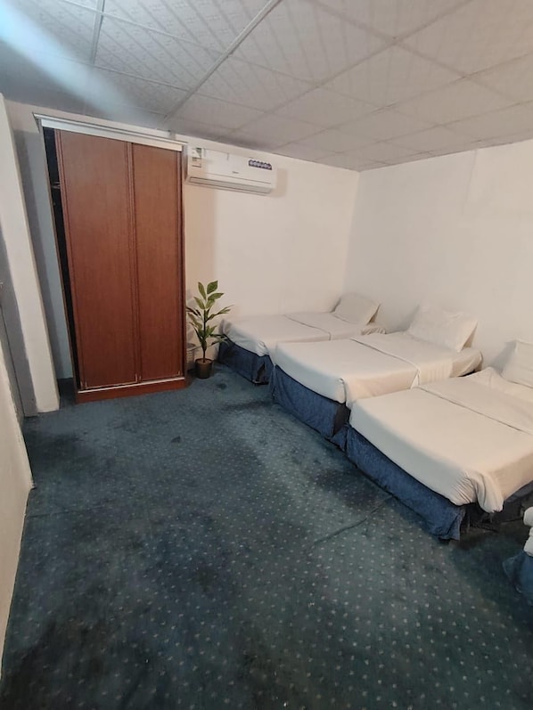 Blackout curtains, soundproofing, iron/ironing board, free WiFi
