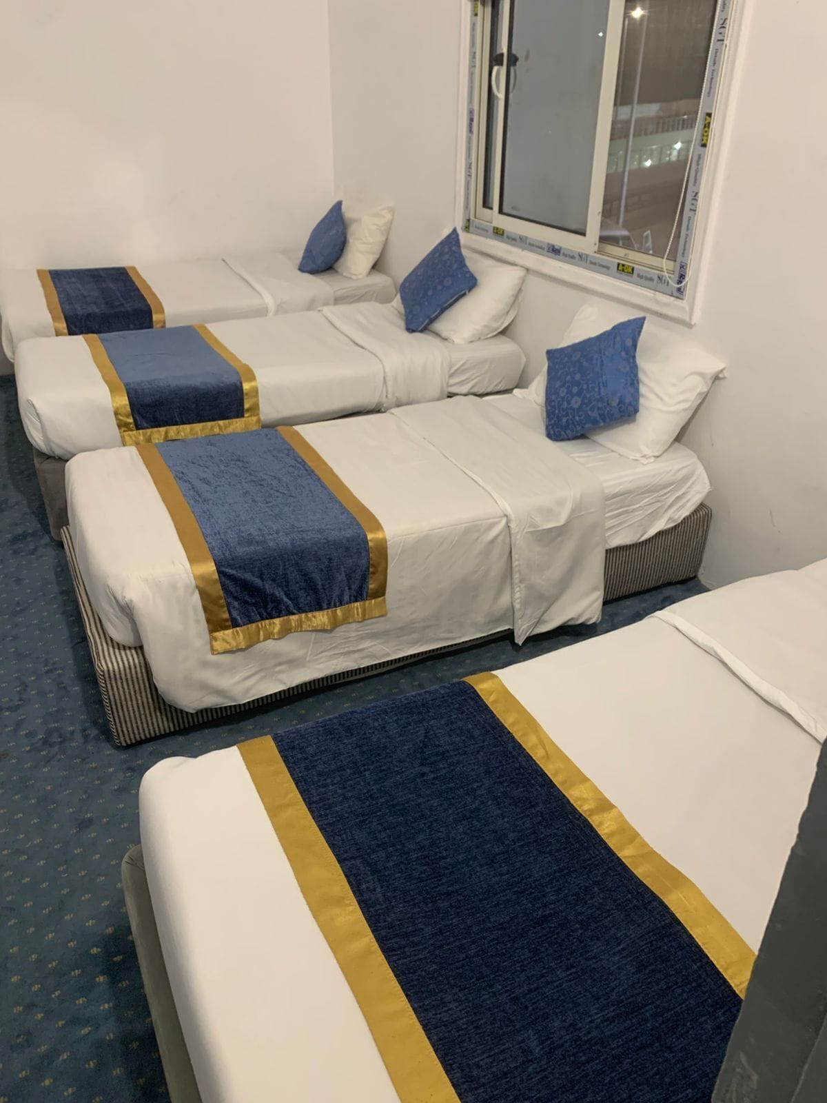 Cortines opaques i habitacions insonoritzades 