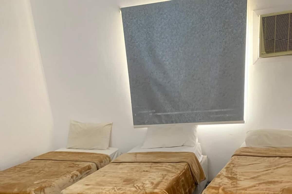Cortinas blackout, quartos à prova de som, ferros/tábuas de passar roupa