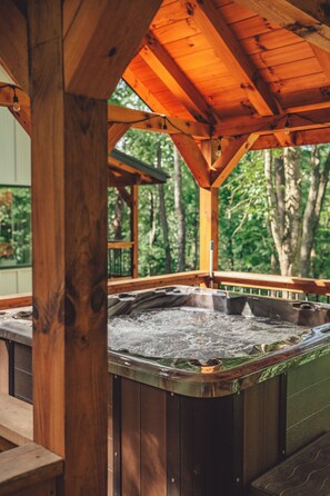 Outdoor spa tub - Chapter's End Luxury Retreat (Logan)