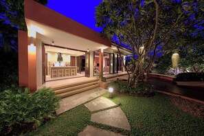 Exterior - Six Hills Villa - 5BR Family with Garden (Chang Wat Surat Thani)